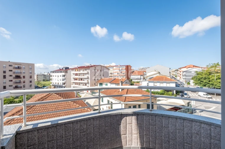 Apartamento T3 para Venda em Fânzeres e São Pedro da Cova Foto 8
