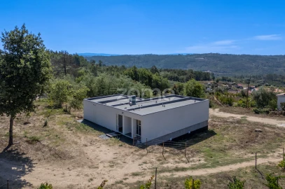 Moradia T3 para Venda em Pindo