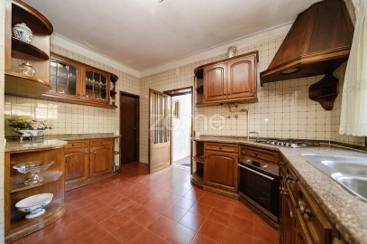 Moradia T4 para Venda em Ferreiros e Gondizalves