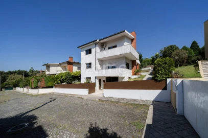 Moradia T4 para Venda em Ferreiros e Gondizalves