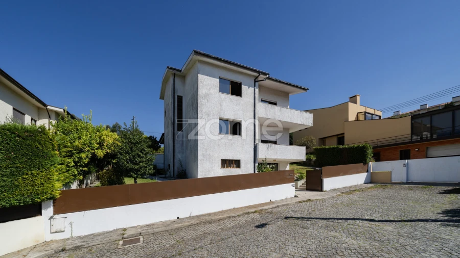 Moradia T4 para Venda em Ferreiros e Gondizalves