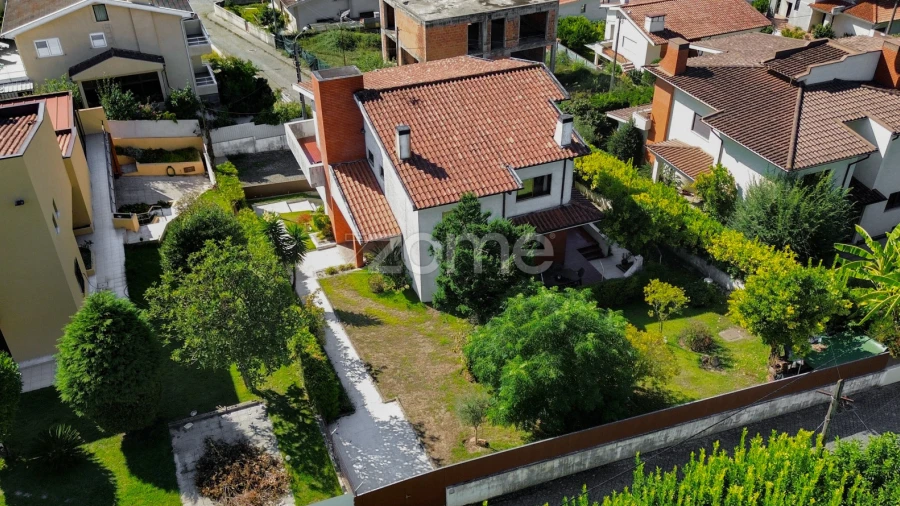 Moradia T4 para Venda em Ferreiros e Gondizalves
