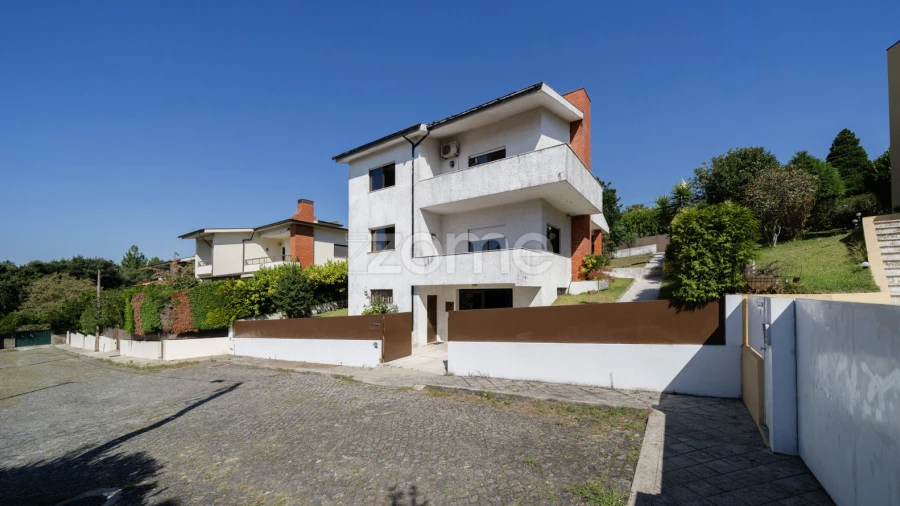 Moradia T4 para Venda em Ferreiros e Gondizalves