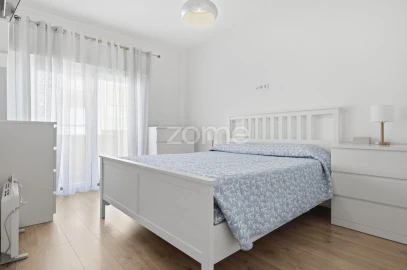 Apartamento T2 para Venda em Carnaxide e Queijas