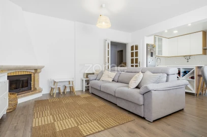 Apartamento T2 para Venda em Carnaxide e Queijas