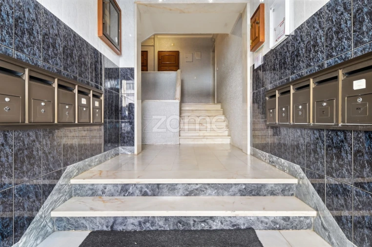 Apartamento T2 para Venda em Carnaxide e Queijas Foto 2