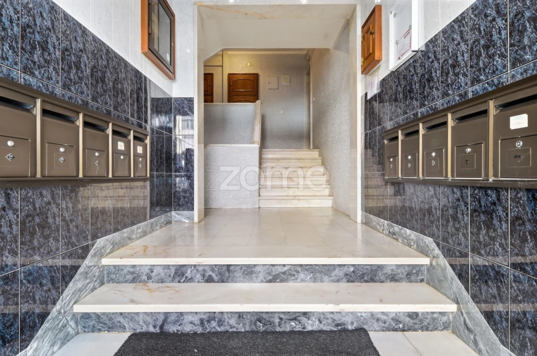 Apartamento T2 para Venda em Carnaxide e Queijas Foto 2