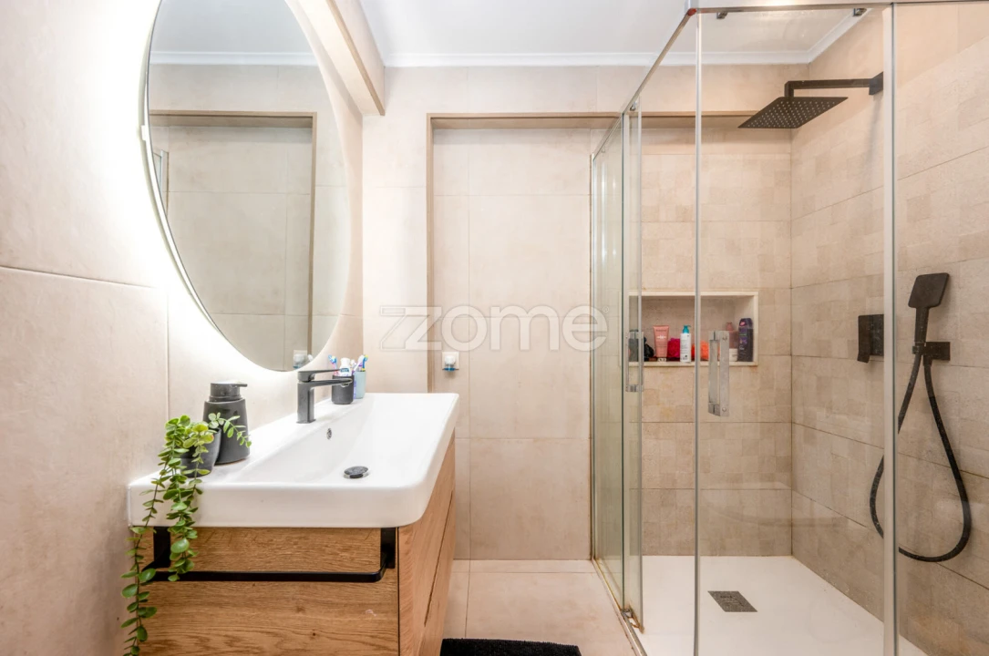 Apartamento T2 para Venda em Agualva e Mira-Sintra Foto 10