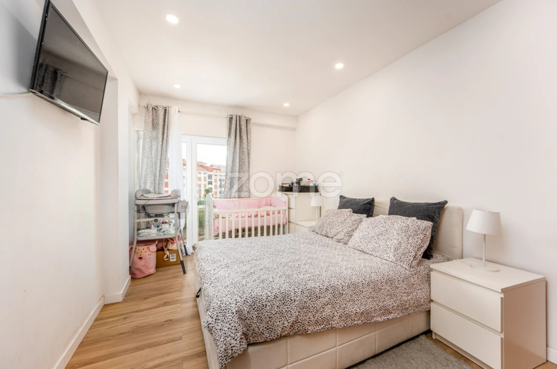 Apartamento T2 para Venda em Agualva e Mira-Sintra Foto 8