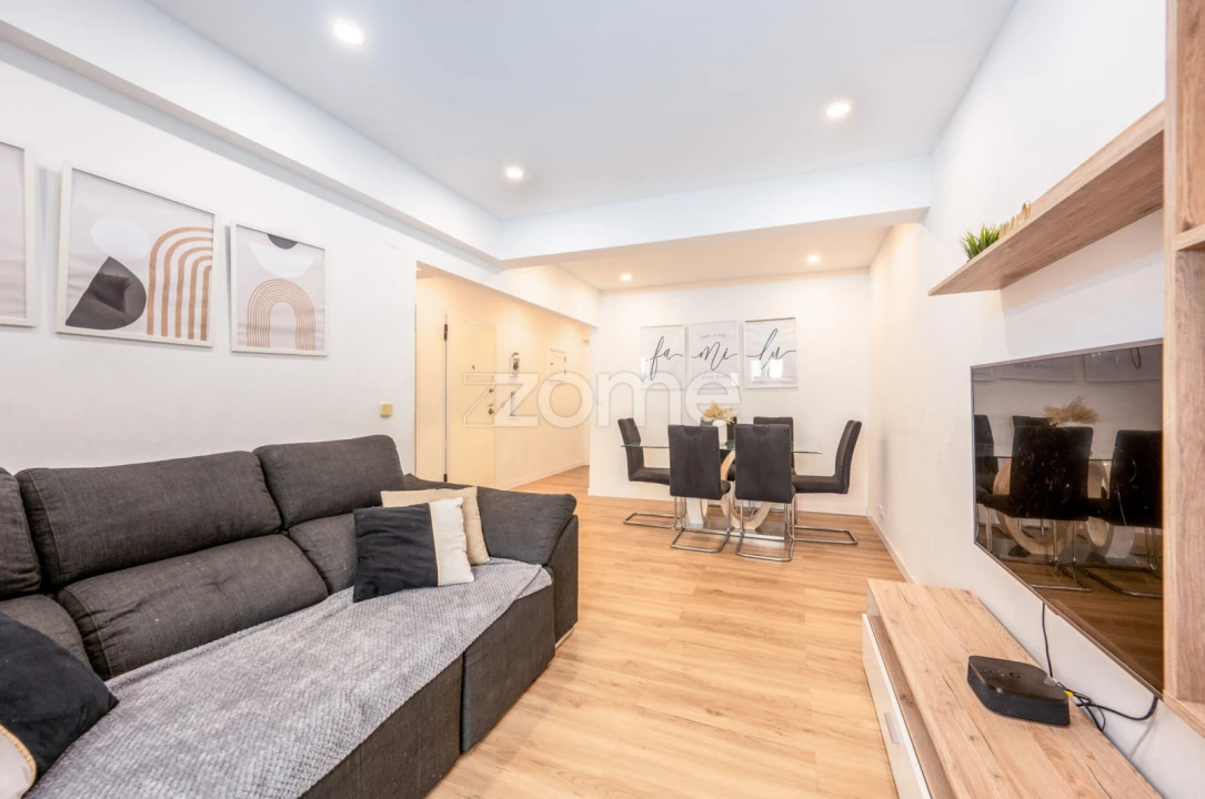 Apartamento T2 para Venda em Agualva e Mira-Sintra Foto 1