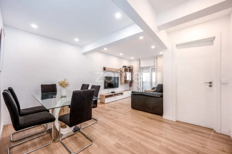 Apartamento T2 para Venda em Agualva e Mira-Sintra Foto 2
