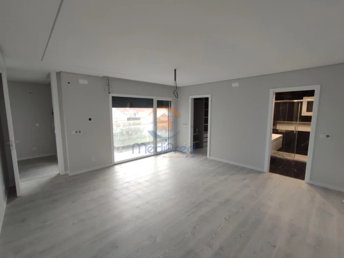 Apartamento T2 para Venda em Santo António dos Cavaleiros e Frielas Foto 3
