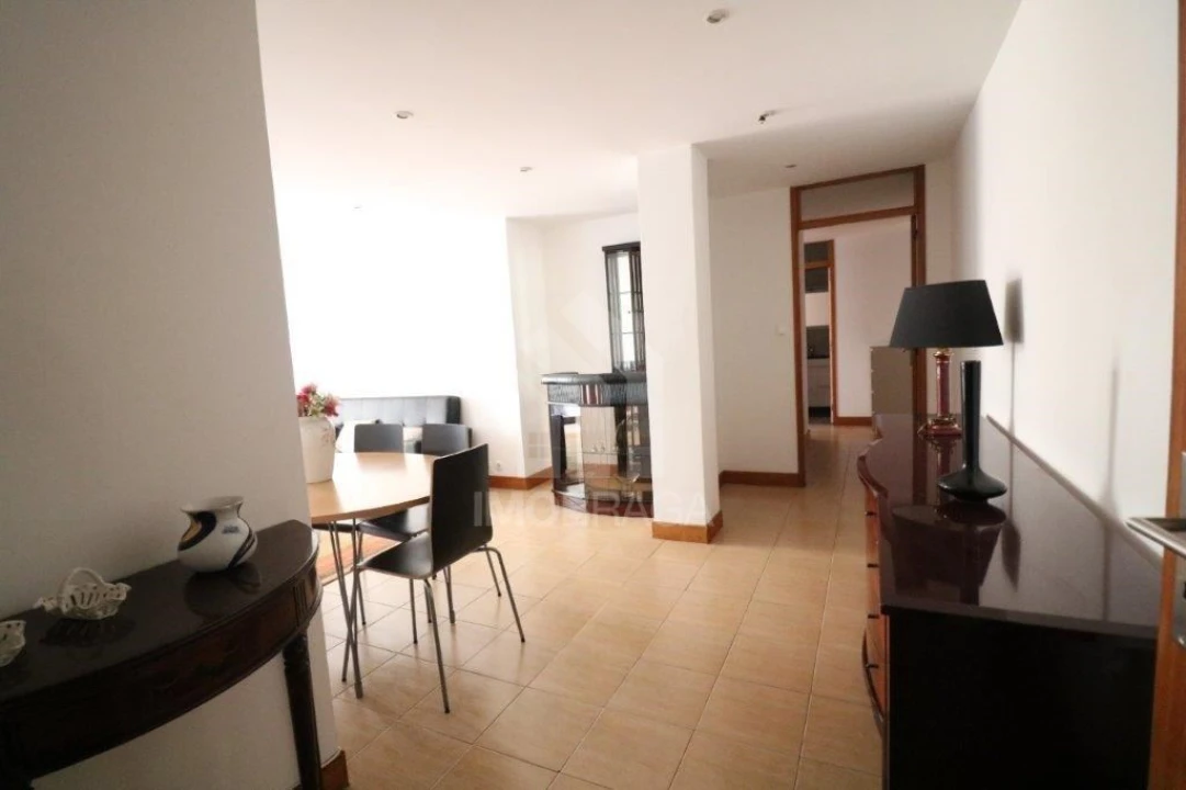Apartamento T2 para Arrendamento em Braga (Maximinos, Sé e Cividade) Foto 10