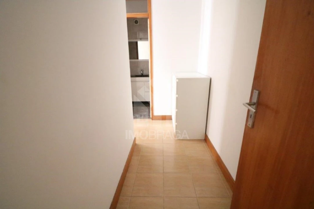 Apartamento T2 para Arrendamento em Braga (Maximinos, Sé e Cividade) Foto 15