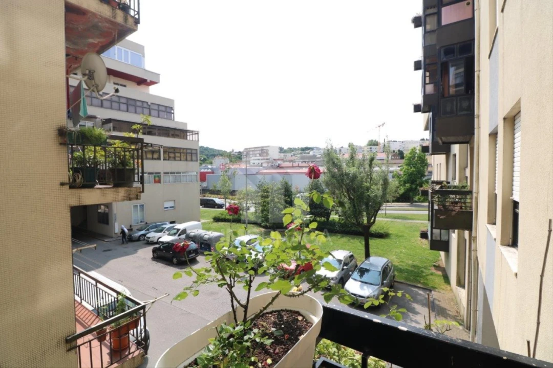 Apartamento T2 para Arrendamento em Braga (Maximinos, Sé e Cividade) Foto 23