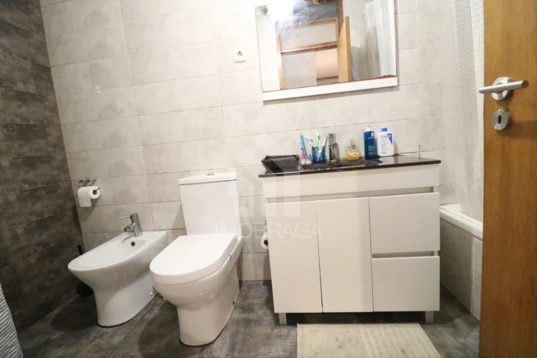 Apartamento T2 para Arrendamento em Braga (Maximinos, Sé e Cividade) Foto 24
