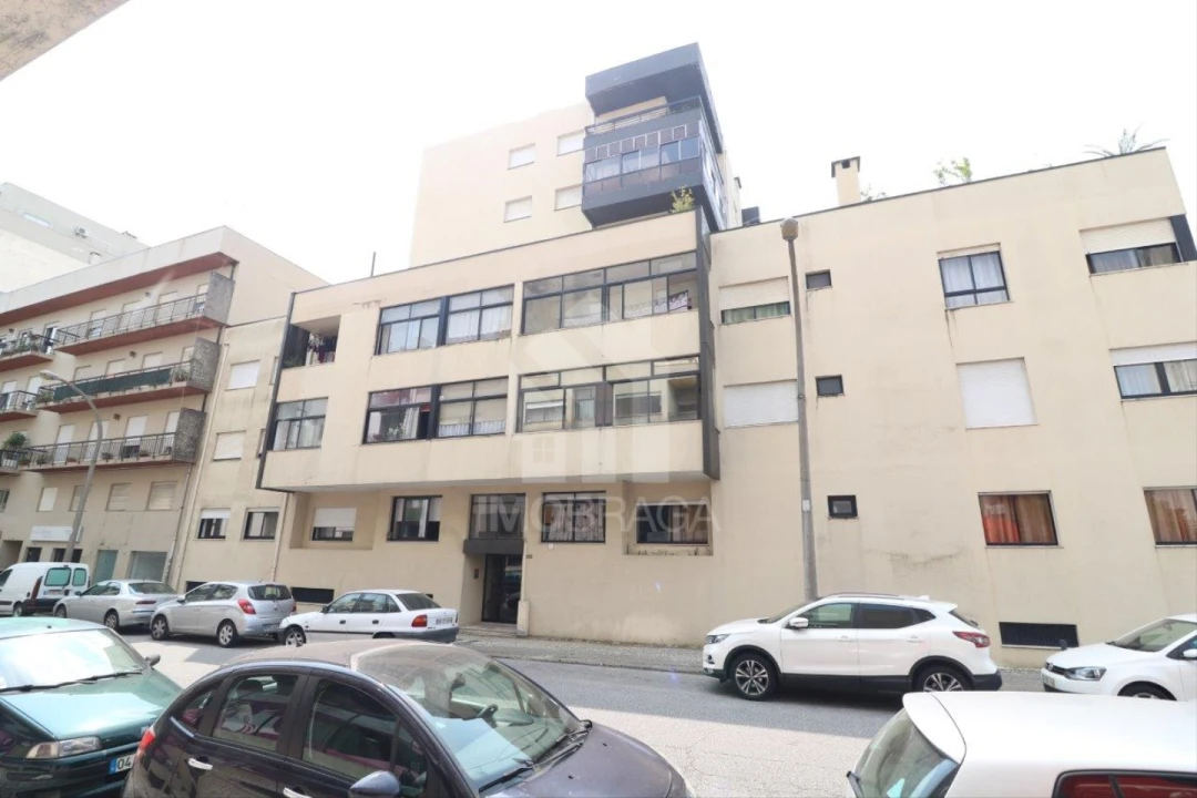 Apartamento T2 para Arrendamento em Braga (Maximinos, Sé e Cividade) Foto 25