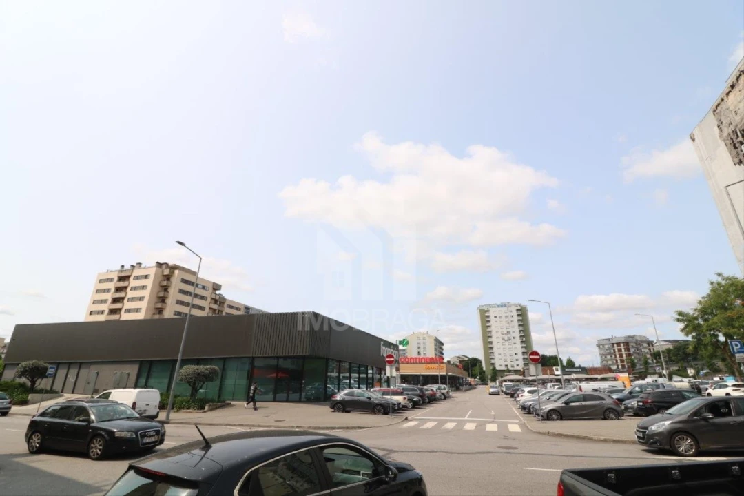 Apartamento T2 para Arrendamento em Braga (Maximinos, Sé e Cividade) Foto 26
