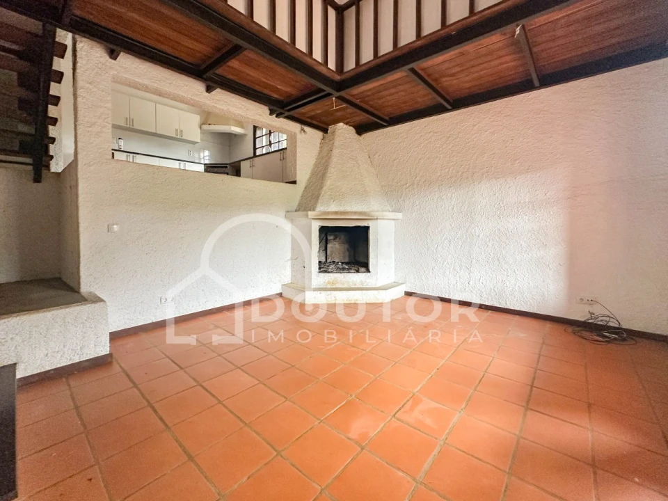 Moradia T2 para Venda em Camacha Foto 7