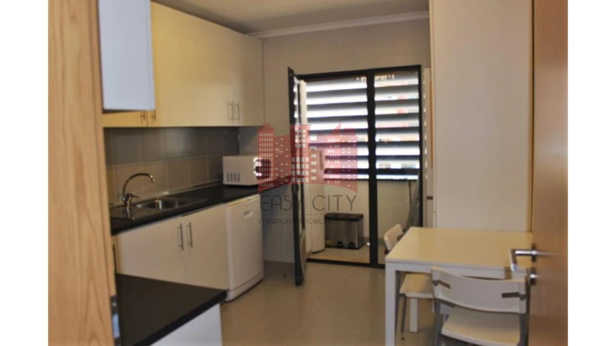 Apartamento T2 para Arrendamento em Loures Foto 2