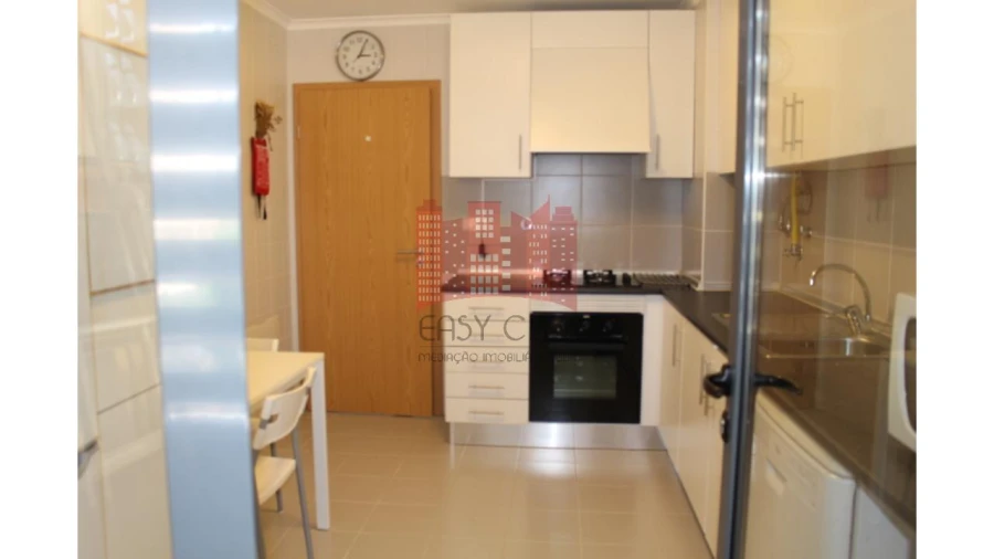Apartamento T2 para Arrendamento em Loures Foto 3