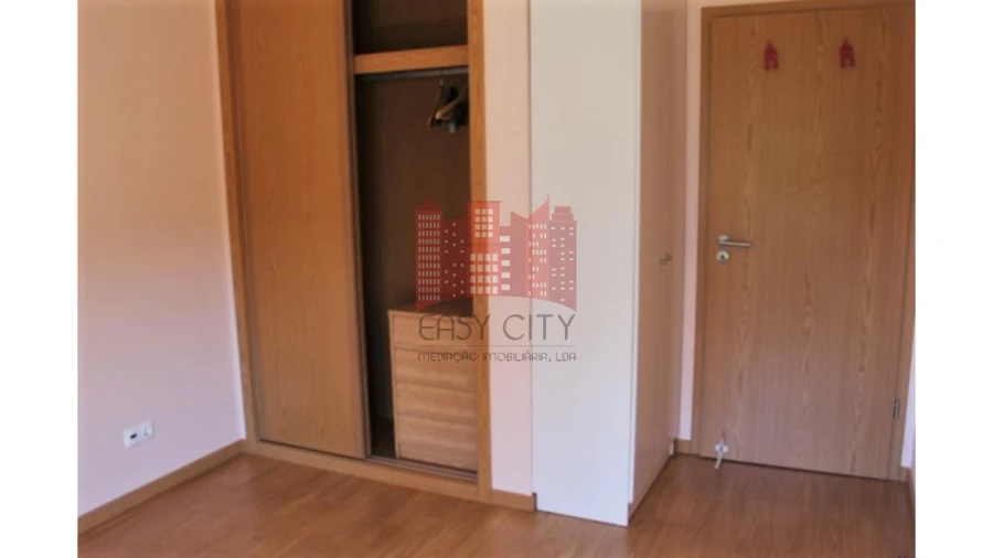 Apartamento T2 para Arrendamento em Loures Foto 17