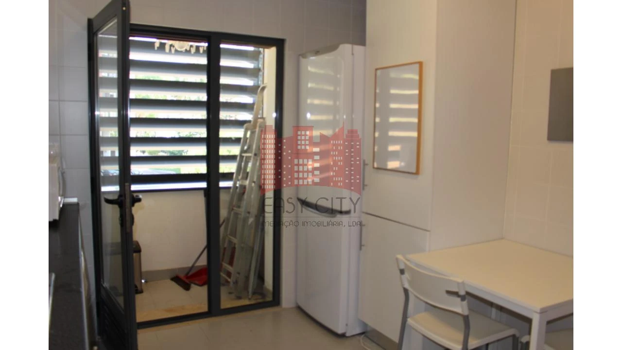 Apartamento T2 para Arrendamento em Loures Foto 4