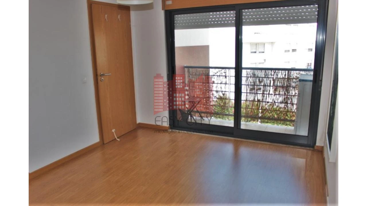 Apartamento T2 para Arrendamento em Loures Foto 13