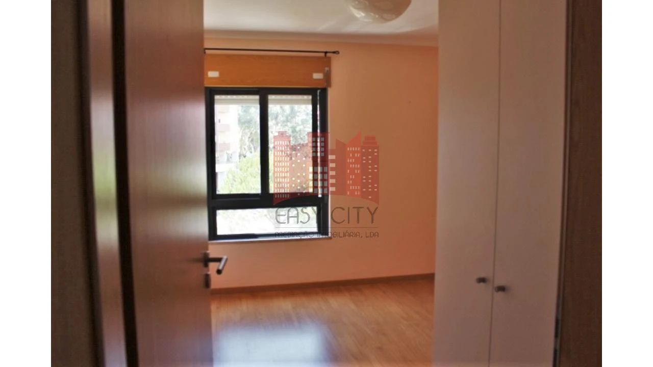 Apartamento T2 para Arrendamento em Loures Foto 16