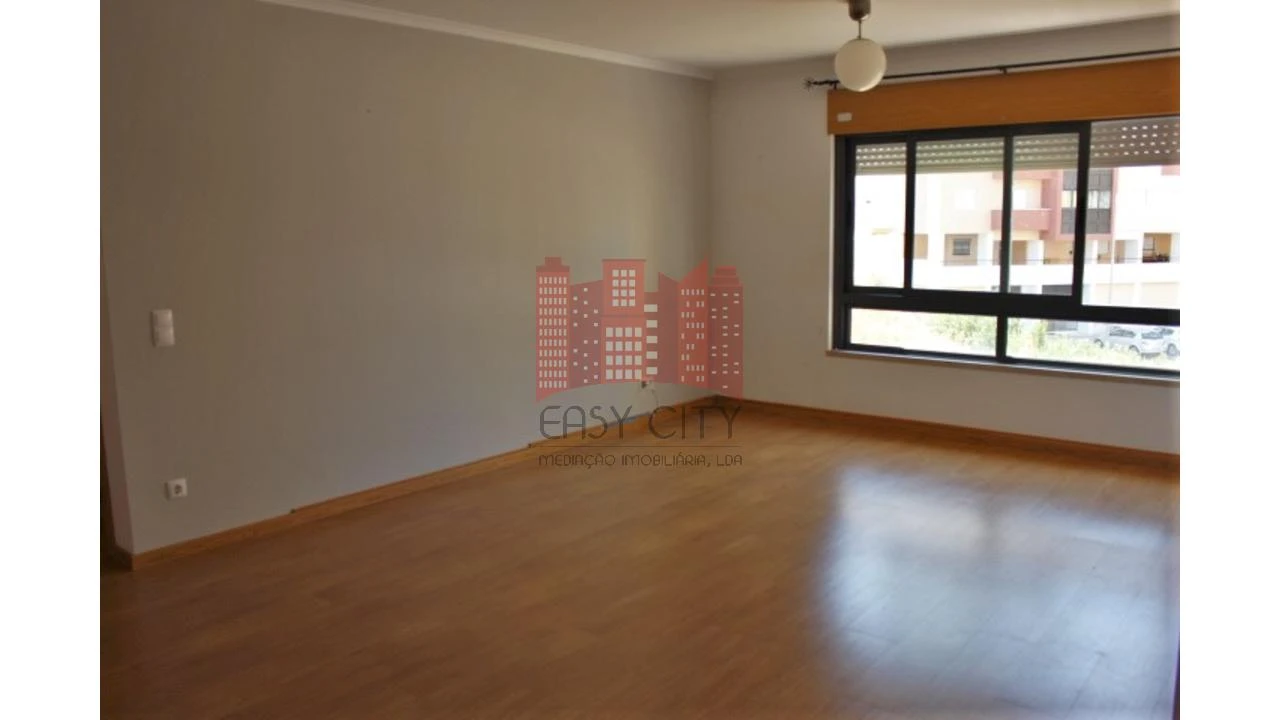 Apartamento T2 para Arrendamento em Loures Foto 18