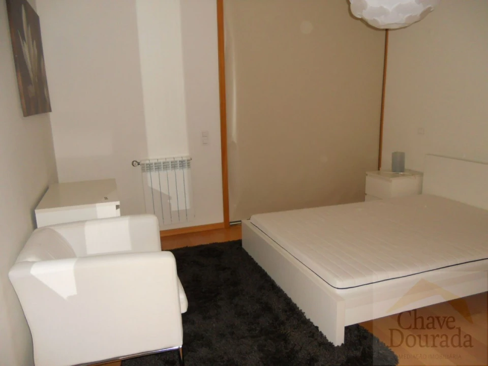 Apartamento T1 para Arrendamento em Santo Antonio dos Olivais Foto 3