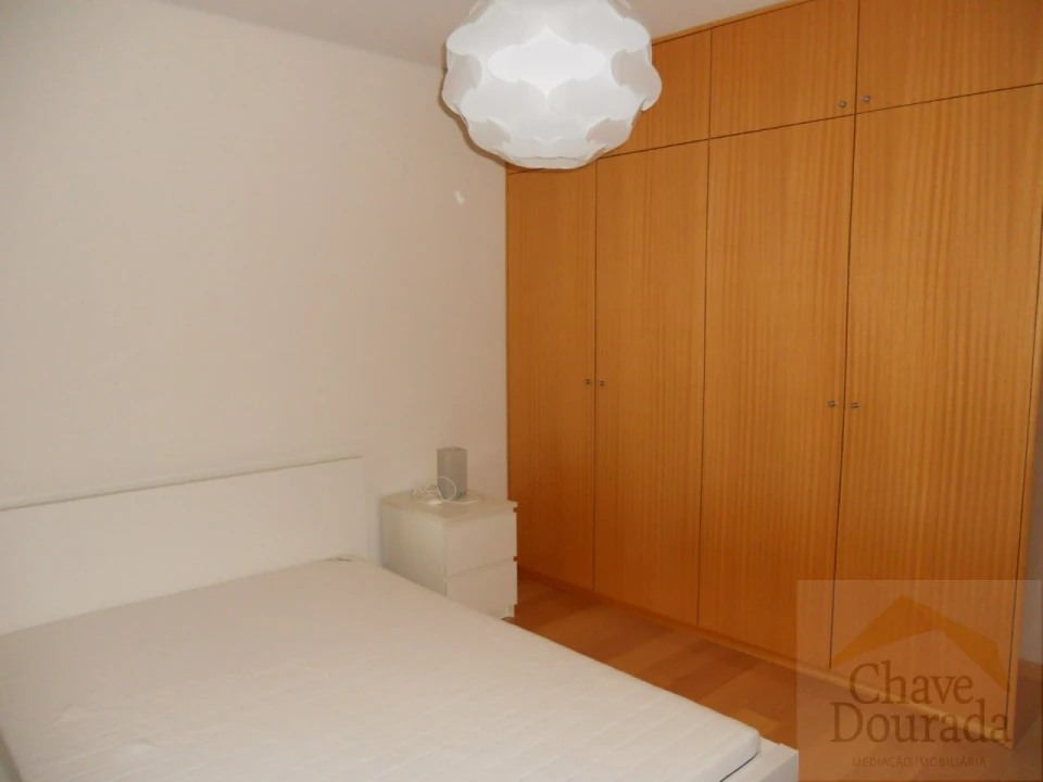 Apartamento T1 para Arrendamento em Santo Antonio dos Olivais Foto 5