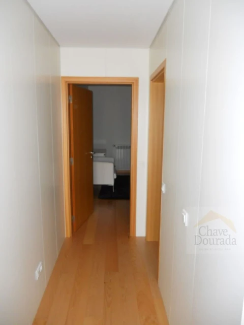 Apartamento T1 para Arrendamento em Santo Antonio dos Olivais
