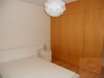 Apartamento T1 para Arrendamento em Santo Antonio dos Olivais