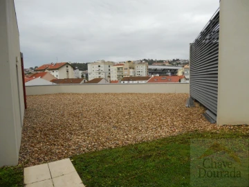 Apartamento T1 para Arrendamento em Santo Antonio dos Olivais