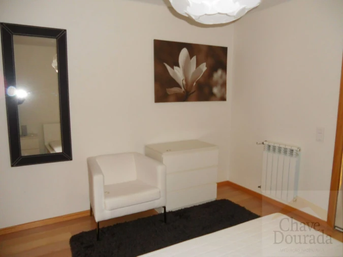 Apartamento T1 para Arrendamento em Santo Antonio dos Olivais Foto 4