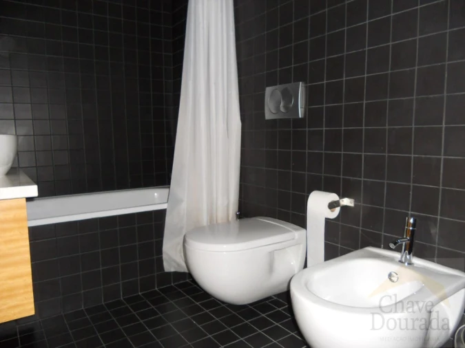 Apartamento T1 para Arrendamento em Santo Antonio dos Olivais Foto 7