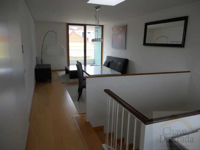 Apartamento T1 para Arrendamento em Santo Antonio dos Olivais Foto 9