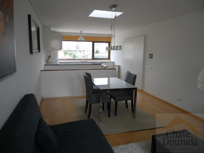 Apartamento T1 para Arrendamento em Santo Antonio dos Olivais Foto 11