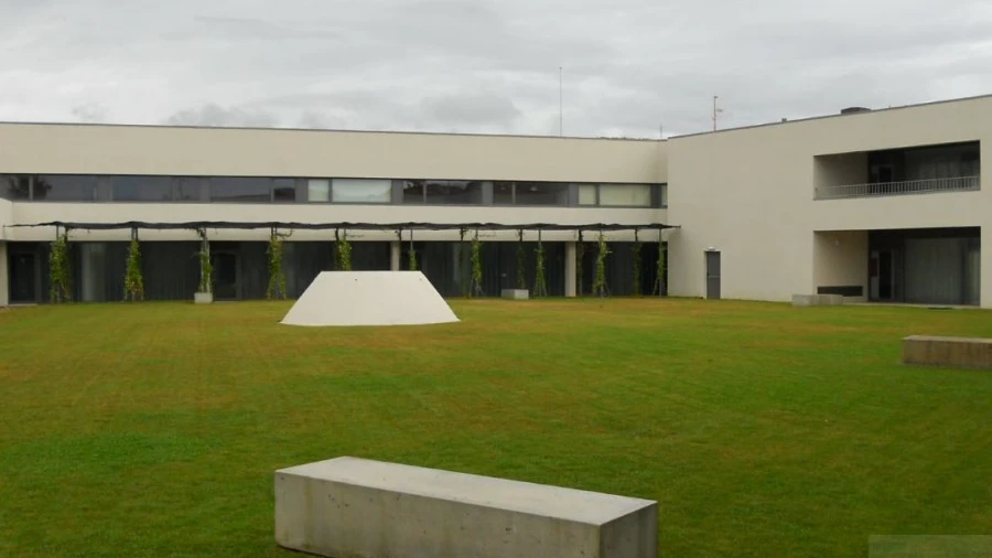 Apartamento T1 para Arrendamento em Santo Antonio dos Olivais