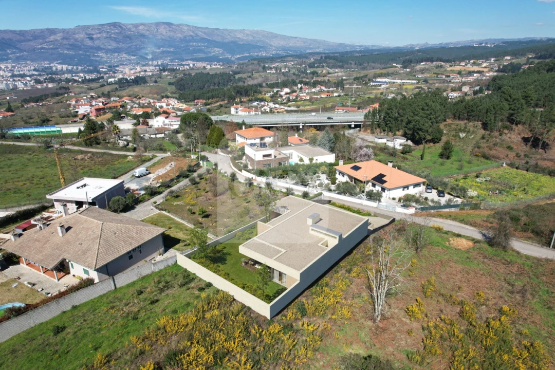 Terreno para Venda em Constantim e Vale de Nogueiras Foto 8