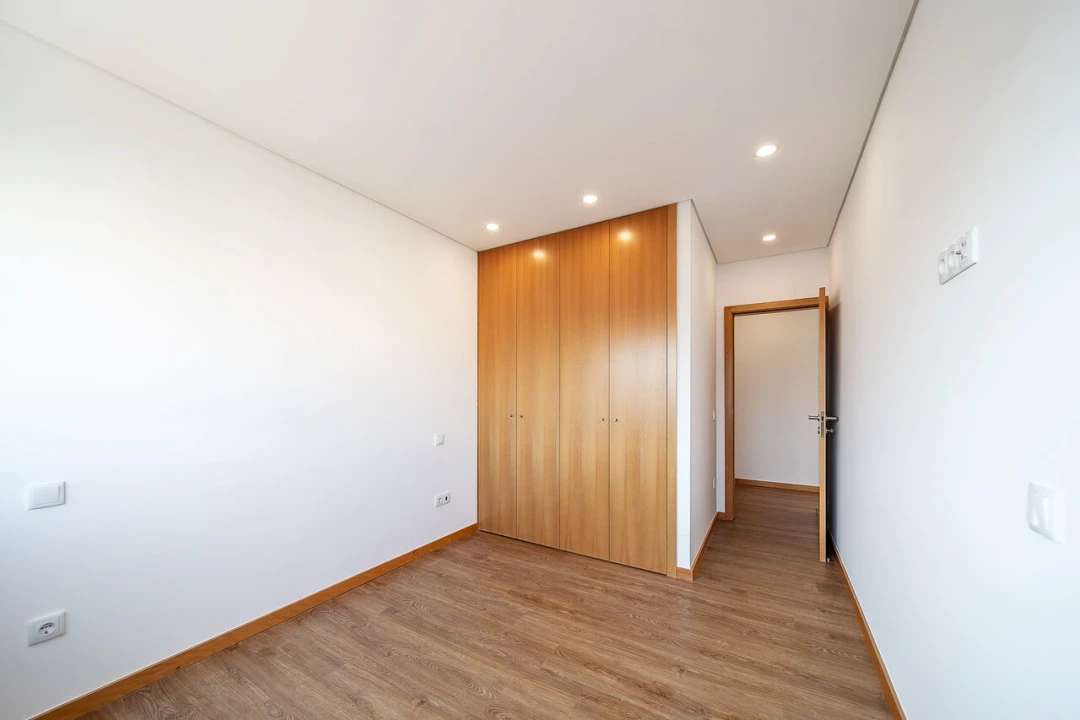 Apartamento T1 para Venda em Oliveira do Douro Foto 20