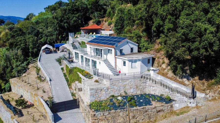 Moradia T4 para Venda em Santa Cruz do Douro e São Tomé de Covelas