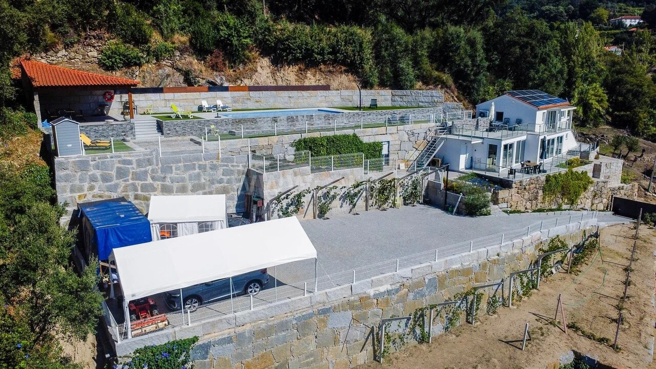 Moradia T4 para Venda em Santa Cruz do Douro e São Tomé de Covelas Foto 5