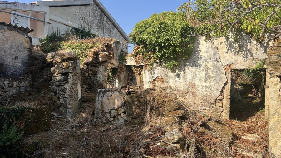 Moradia T7 para Venda em Chãos Foto 3