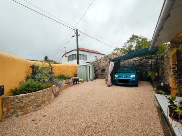 Moradia T3 para Venda em Pussos São Pedro