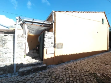 Moradia T3 para Venda em Pussos São Pedro