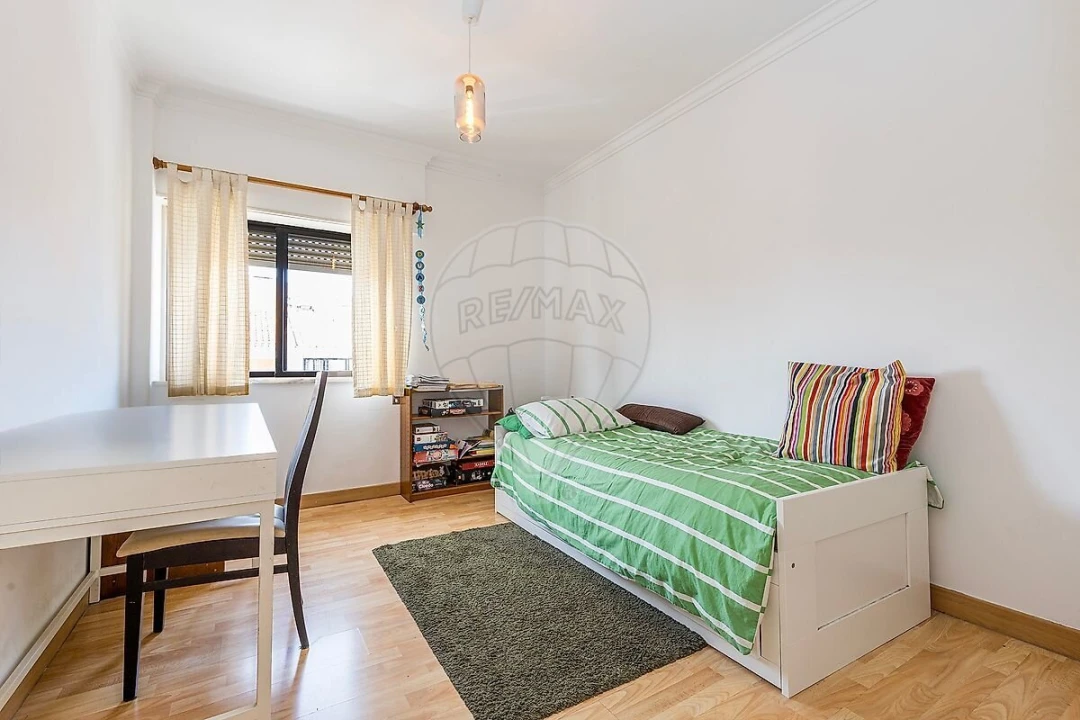 Apartamento T2 para Venda em Carcavelos e Parede Foto 7