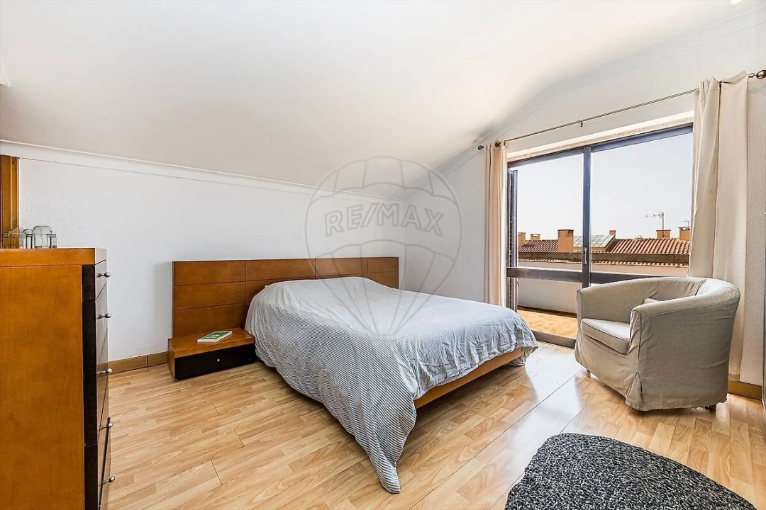 Apartamento T2 para Venda em Carcavelos e Parede Foto 18