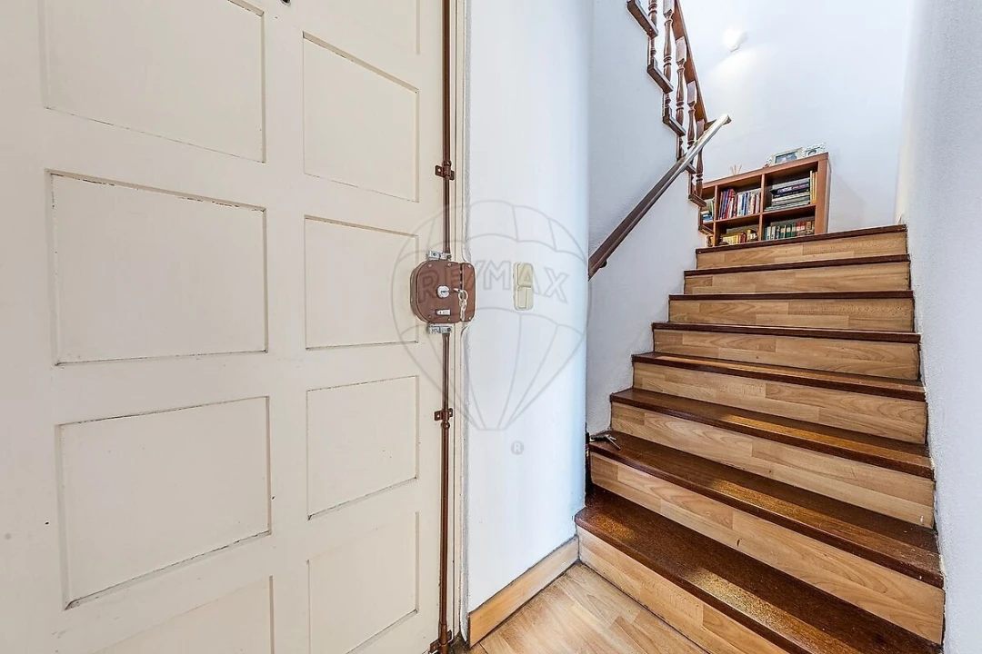 Apartamento T2 para Venda em Carcavelos e Parede Foto 4